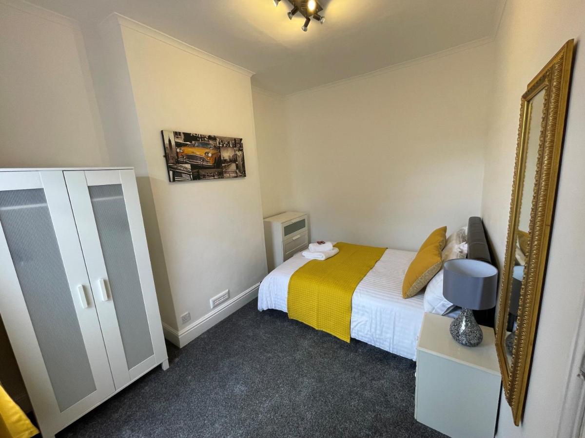 Robinhuts - 3 Bed Accommodation -Perfect For Contractors, Families & Students Kingston upon Hull Exterior foto